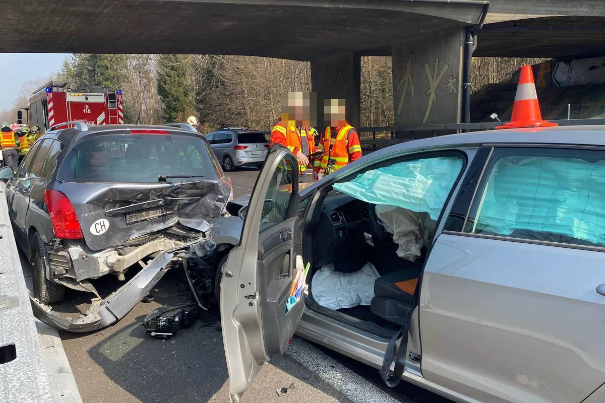 A1 Derendingen SO: Zwei Autolenkerinnen bei heftiger Auffahrkollision verletzt