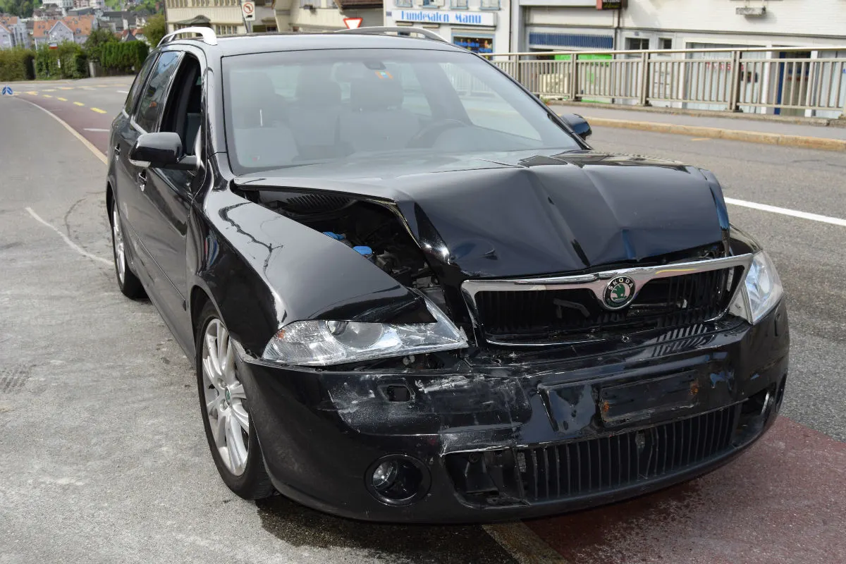 Herisau AR - Auto fährt ins Autoheck
