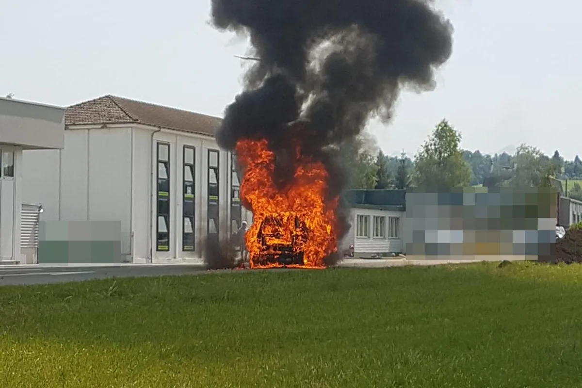 Arbon TG - Auto gerät während der Fahrt in Brand