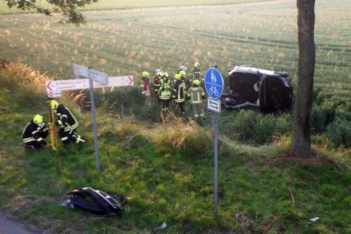 Alkohol am Steuer in Uedem - PKW fliegt durch die Luft