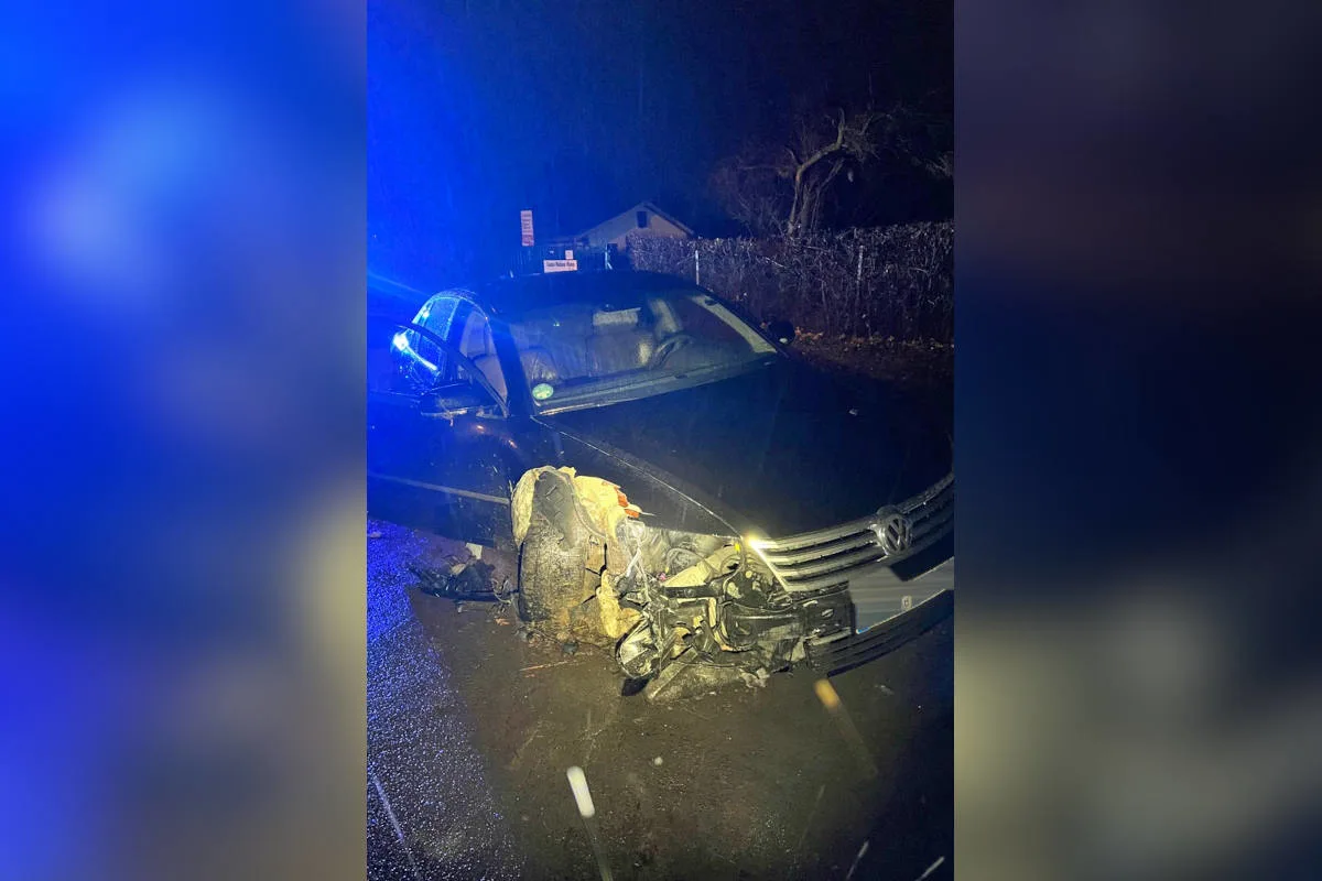 Kassel – Mutmaßliches Autorennen endet mit Unfall