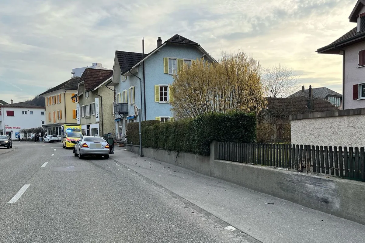 Unfall in Derendingen SO – Autofahrer prallt betrunken in Betonmauer