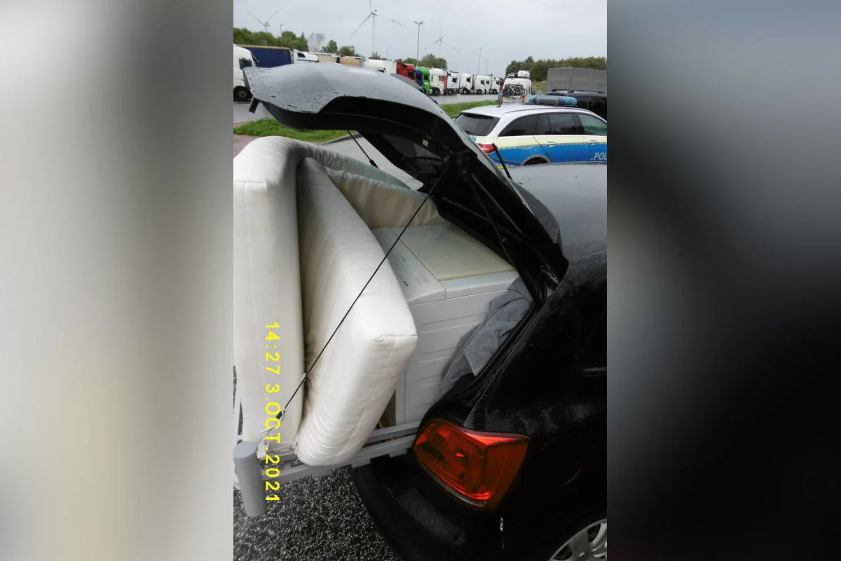 A7 Schuby – Matratze und Waschmaschine ungesichert im Polo
