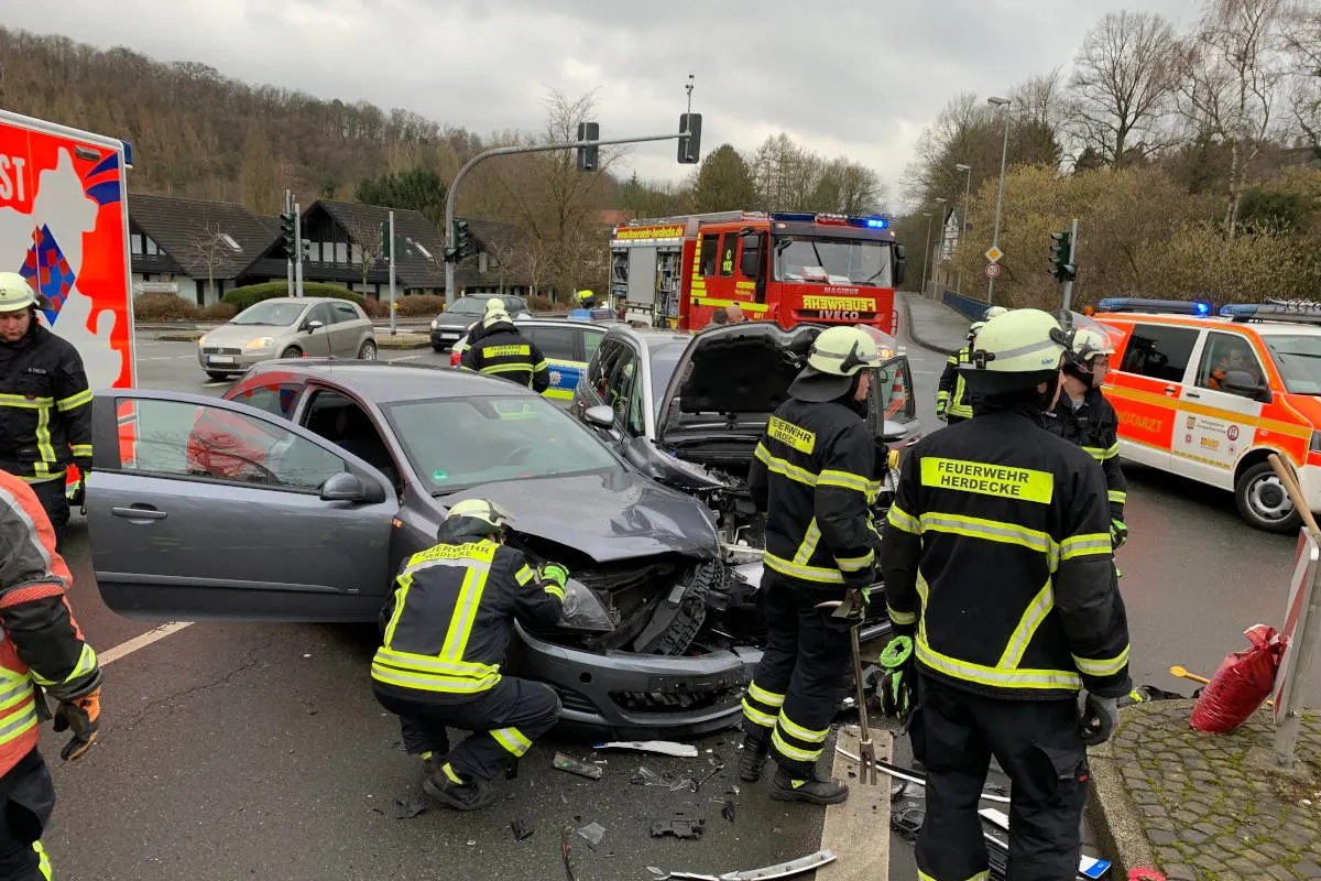 Herdecke - Zwei Verletzte bei Verkehrsunfall
