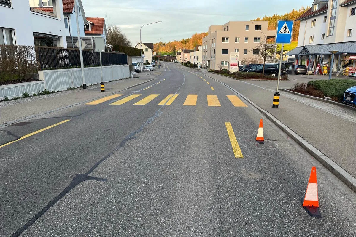 Rossrüti SG - Auffahrkollision zwischen Mofa und Auto