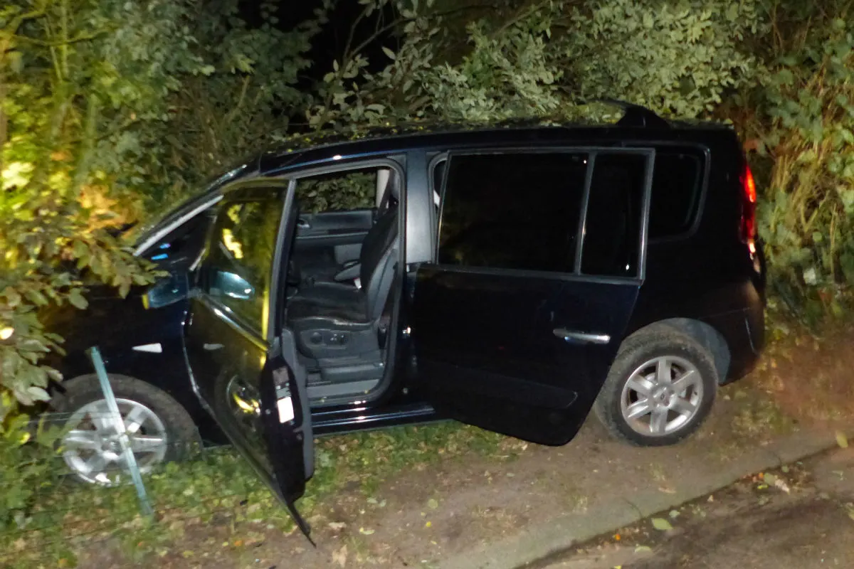 Geestland - Autodieb verursacht Unfall - Zeugenaufruf