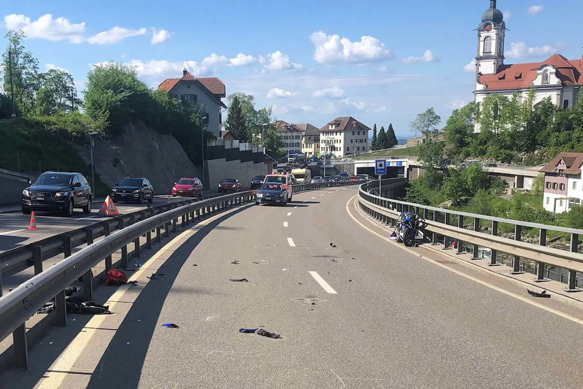 Schindellegi SZ – Motorradfahrer schwer verunfallt