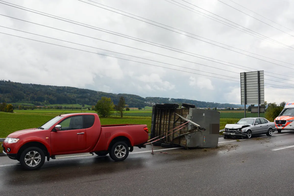 Kollision bei Hüttlingen TG – Bei heftiger Auffahrkollision verletzt