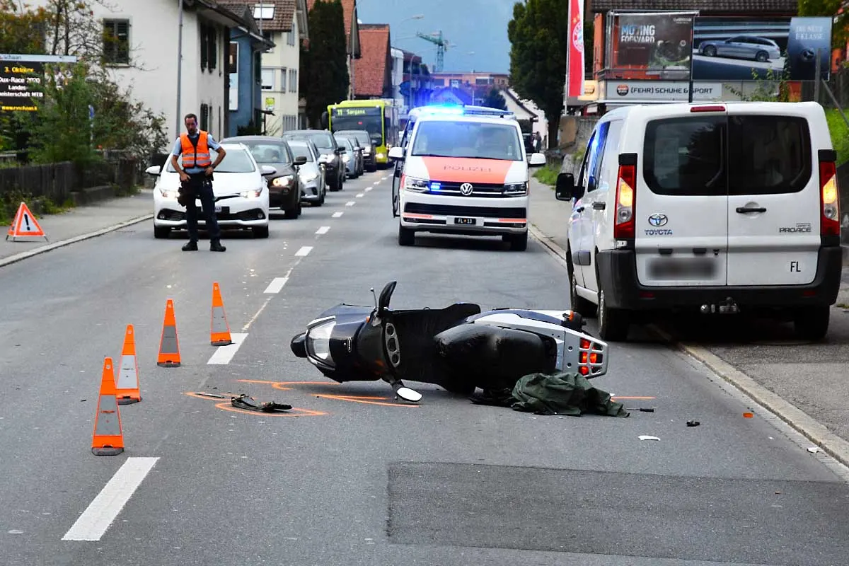 Unfall mit Schwerverletztem in Schaan LI - Kollision zwischen Auto und Motorrad