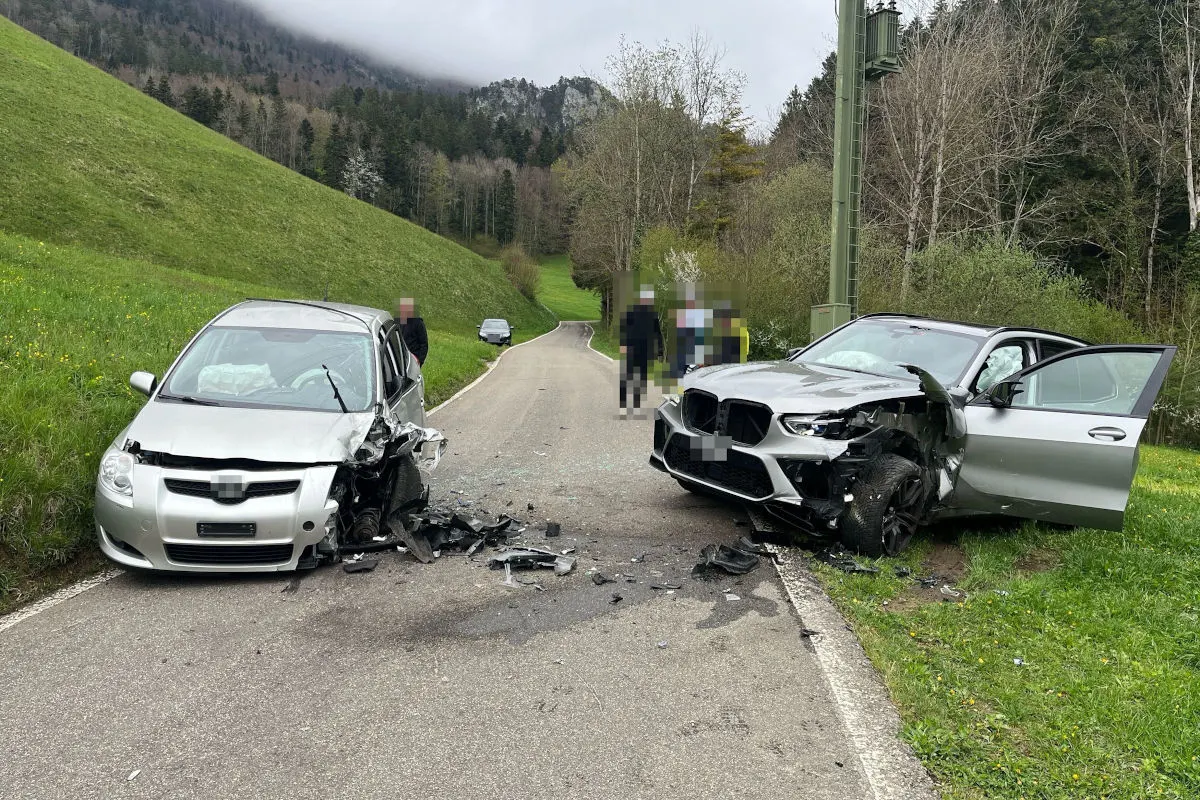 Unfall in Mümliswil SO – Zwei Autolenkerinnen nach Kollision verletzt