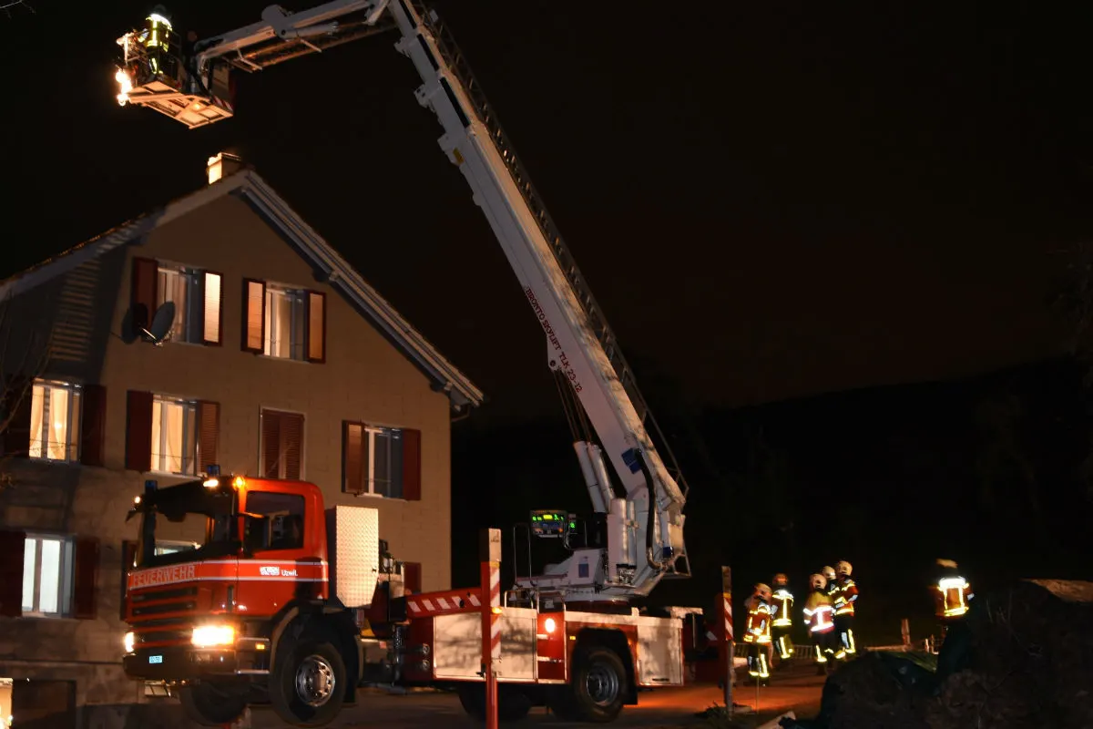 Amden/Oberuzwil SG - Feuerwehreinsätze wegen Mottbränden 