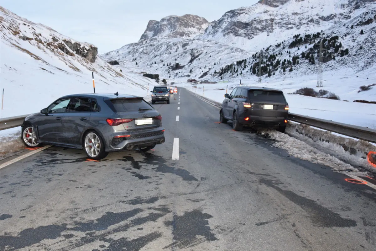 Bivio GR – Kollision bei Einfahrt auf Hauptstrasse