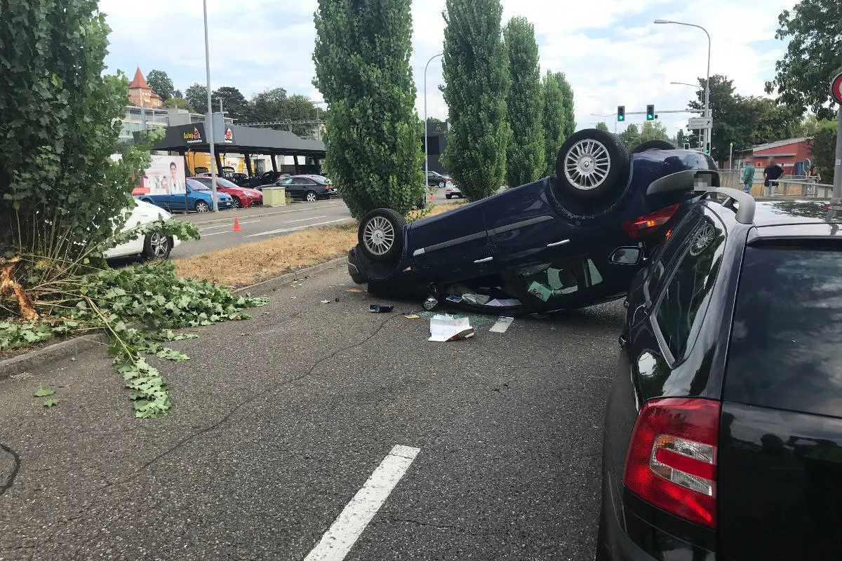 Stadt Zürich - Spektakulärer Verkehrsunfall im Kreis 8