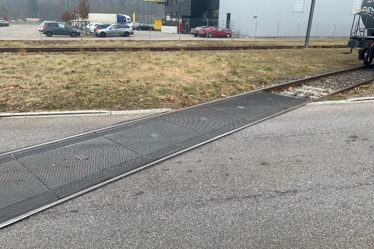 Stadt Schaffhausen - Zugrangierarbeiter bei Kollision mit Auto verletzt 