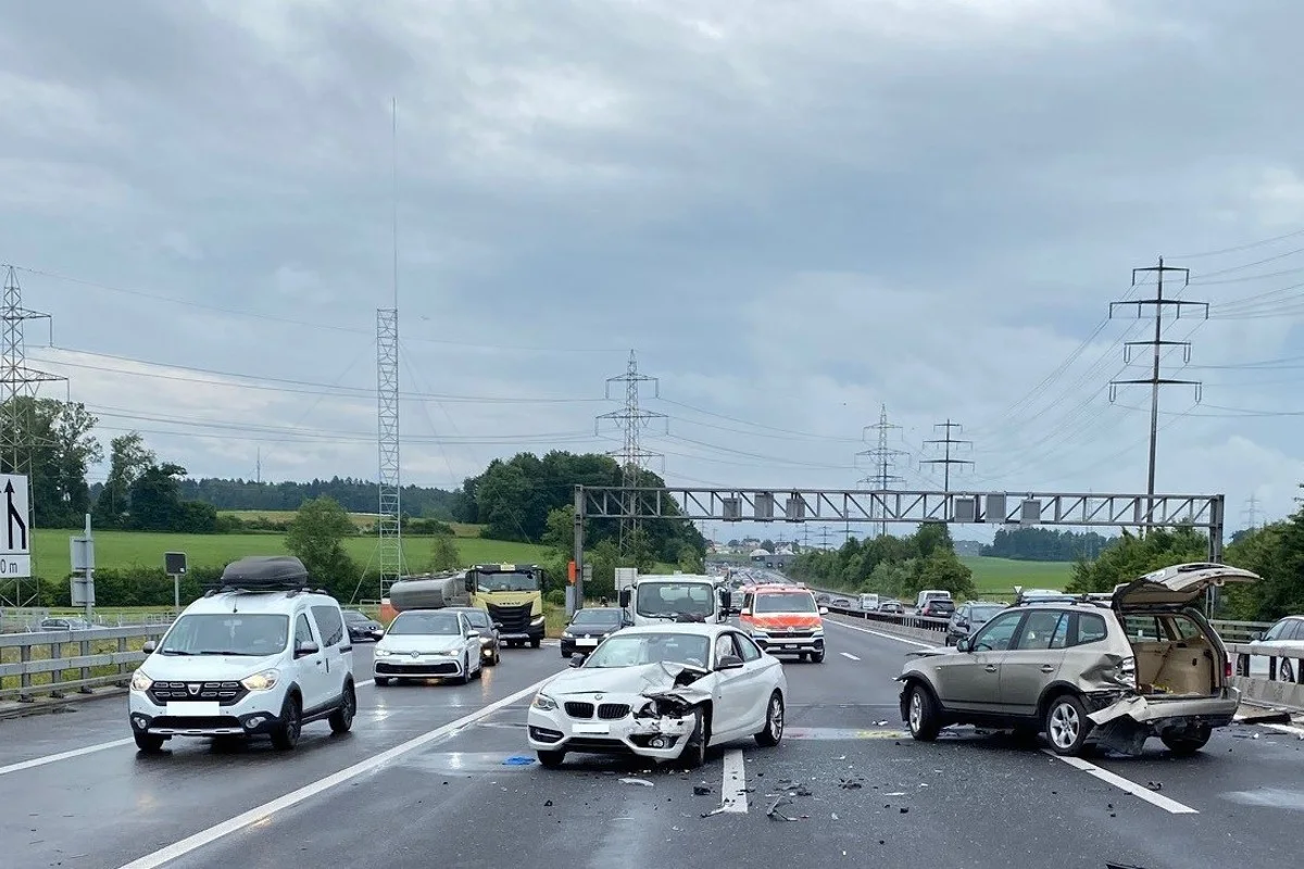Cham ZG - Drei Autos in Unfall verwickelt
