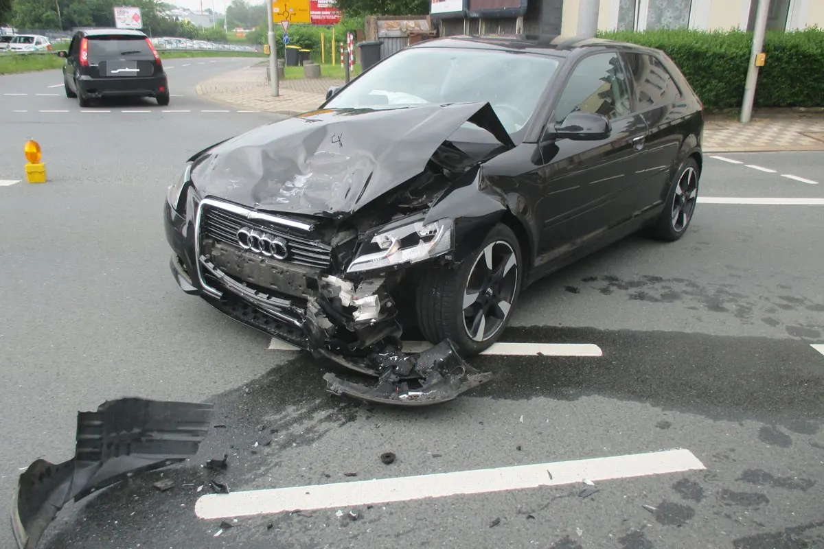 Velbert - Frontalcrash im Gegenverkehr mit 2,2 Promille