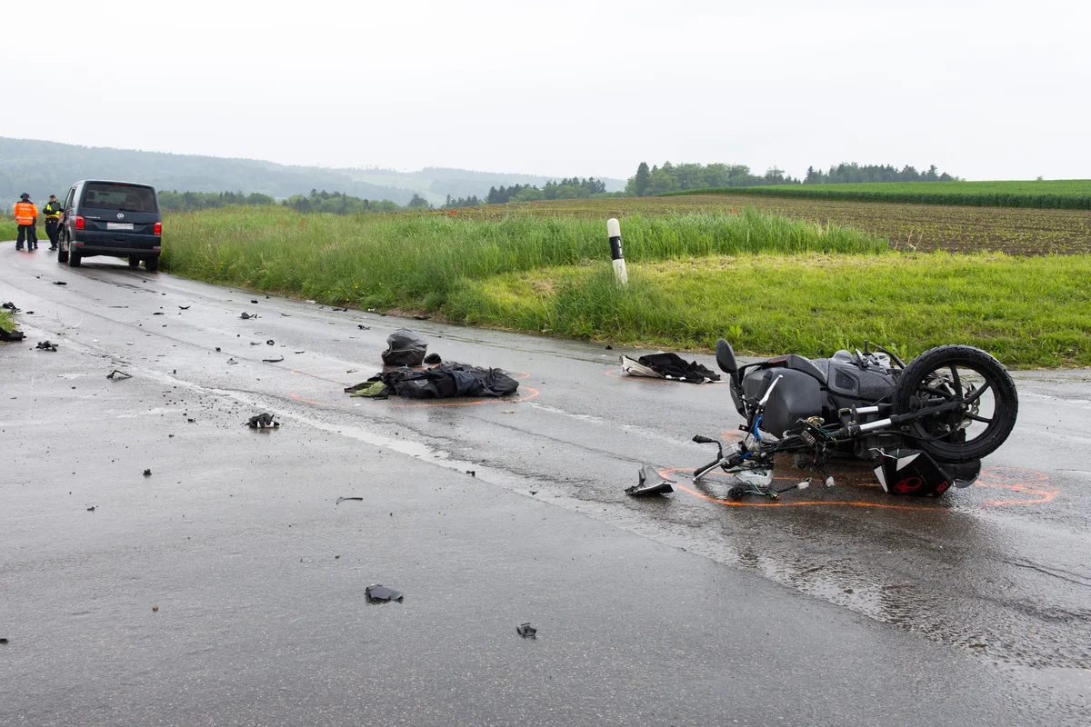 Ellighausen TG - Rollerfahrer nach Unfall schwer verletzt 