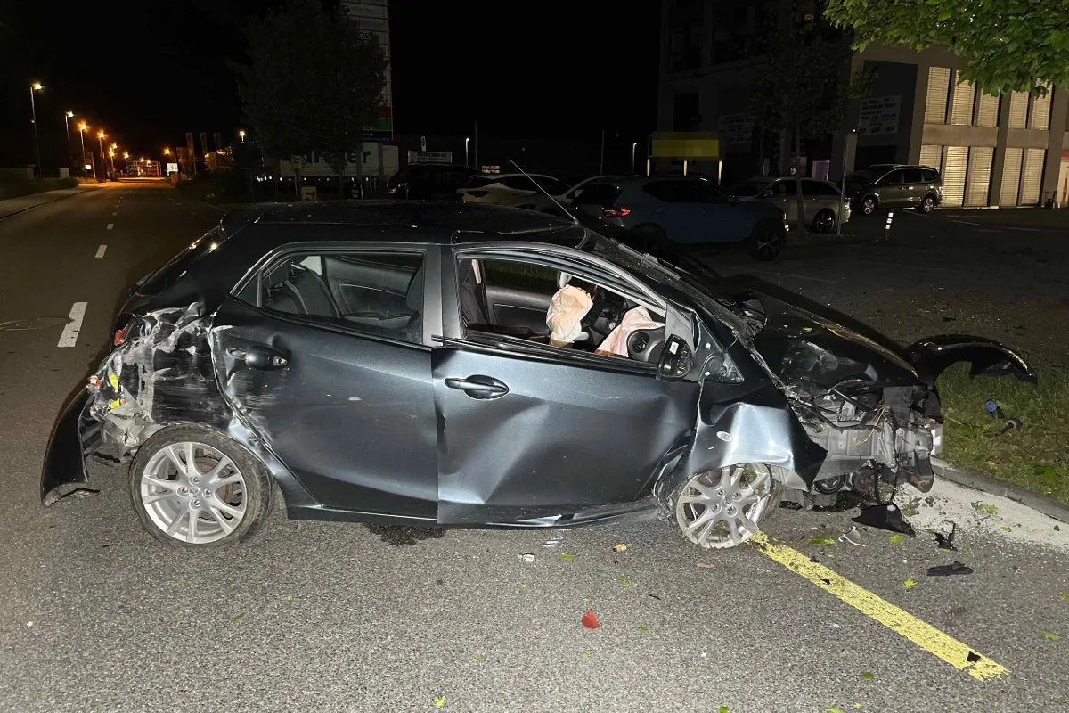 Unfall Egerkingen SO - Kontrolle über Auto verloren und in Bäume gekracht