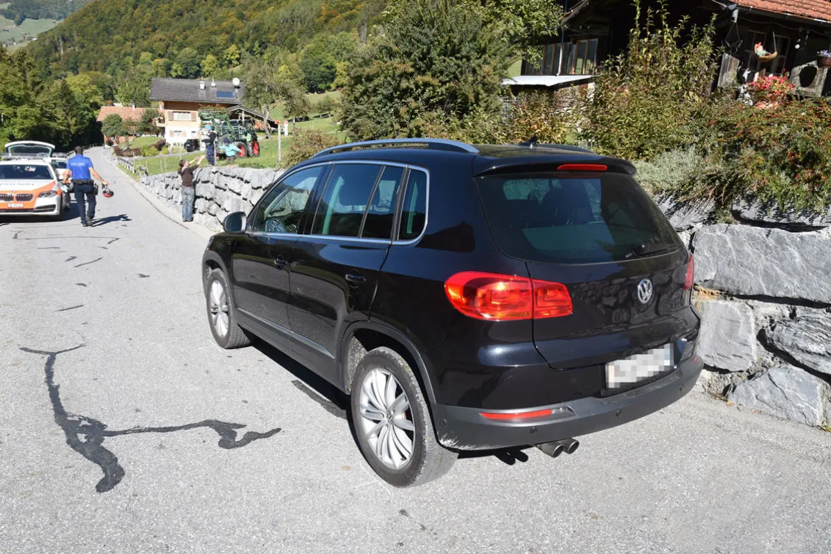 Lunden GR - Velofahrer nach Vollbremsung gestürzt