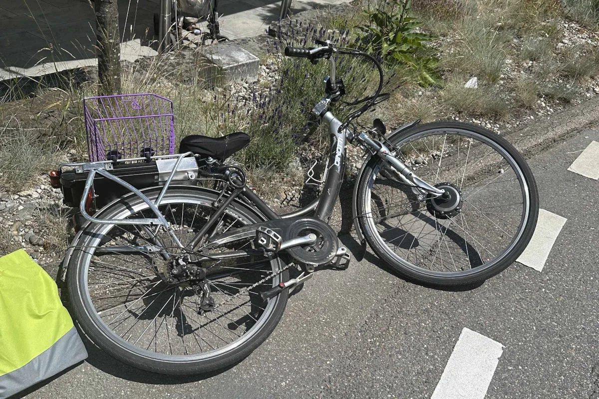 Unfall in Herisau AR – E-Bike von Auto in Kreisel angefahren