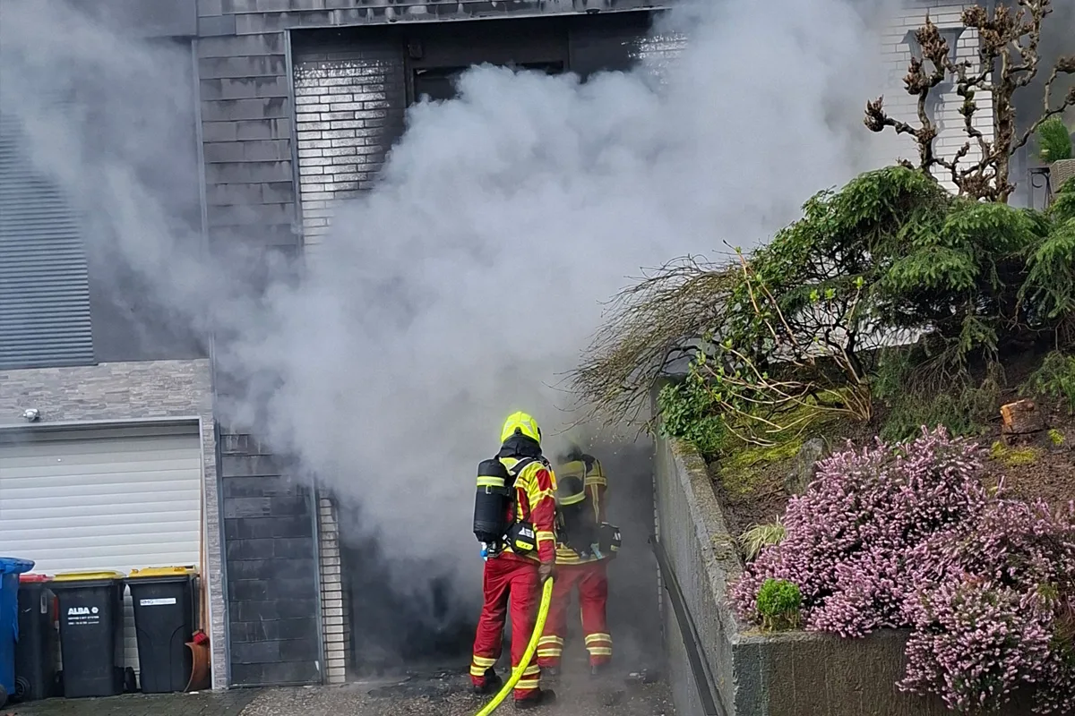 Heiligenhaus – Pkw brennt in Garage eines Einfamilienhauses