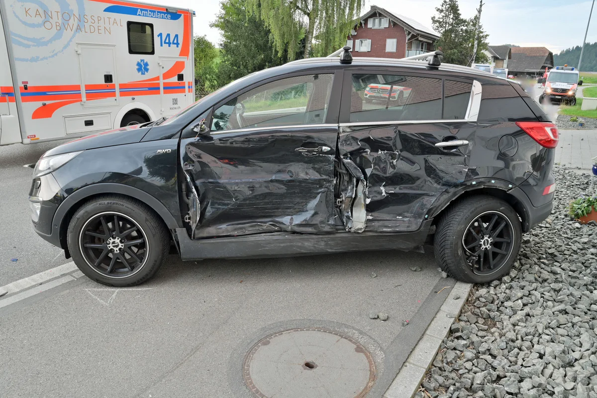 Rickenbach/Ettiswil LU - Sechs Fahrzeuge an zwei Unfällen beteiligt