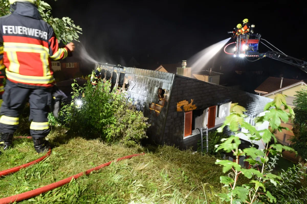 Emmetten NW - Brand zerstört Einfmailienhaus