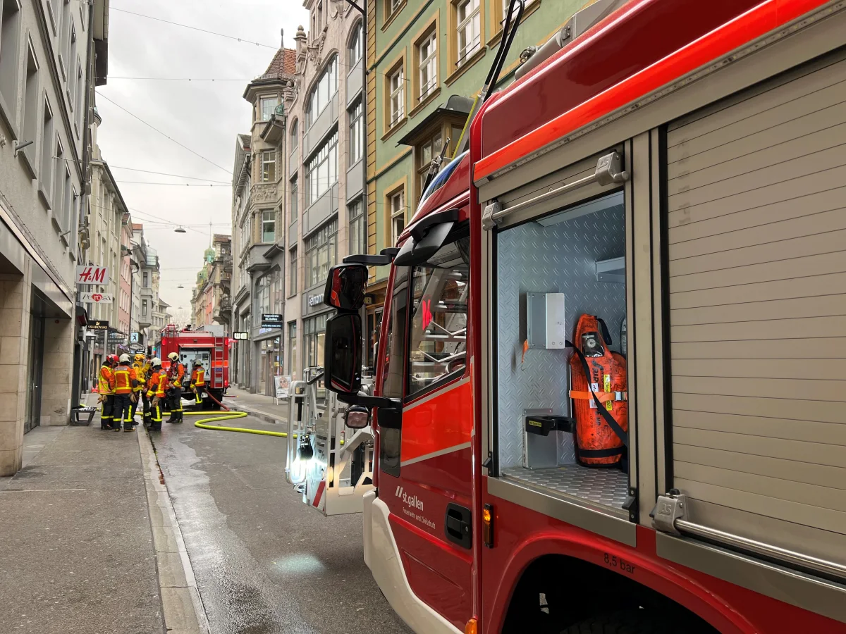  Stadt St.Gallen - Brand in Kaffeerösterei - Mehrere  Personen im Spital
