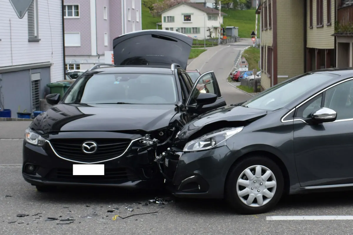Herisau AR - Auto übersehen und kollidiert