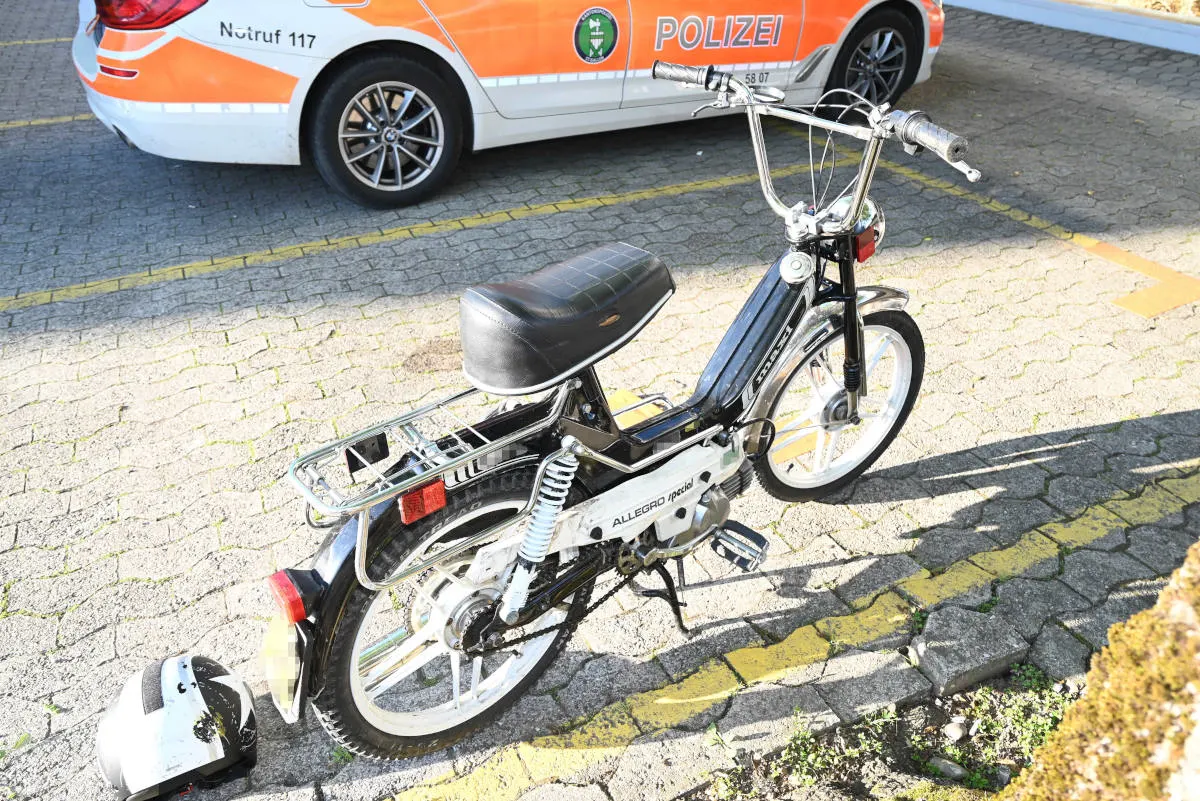 Wil SG – Alkoholisiert mit Mofa gegen Auto geprallt