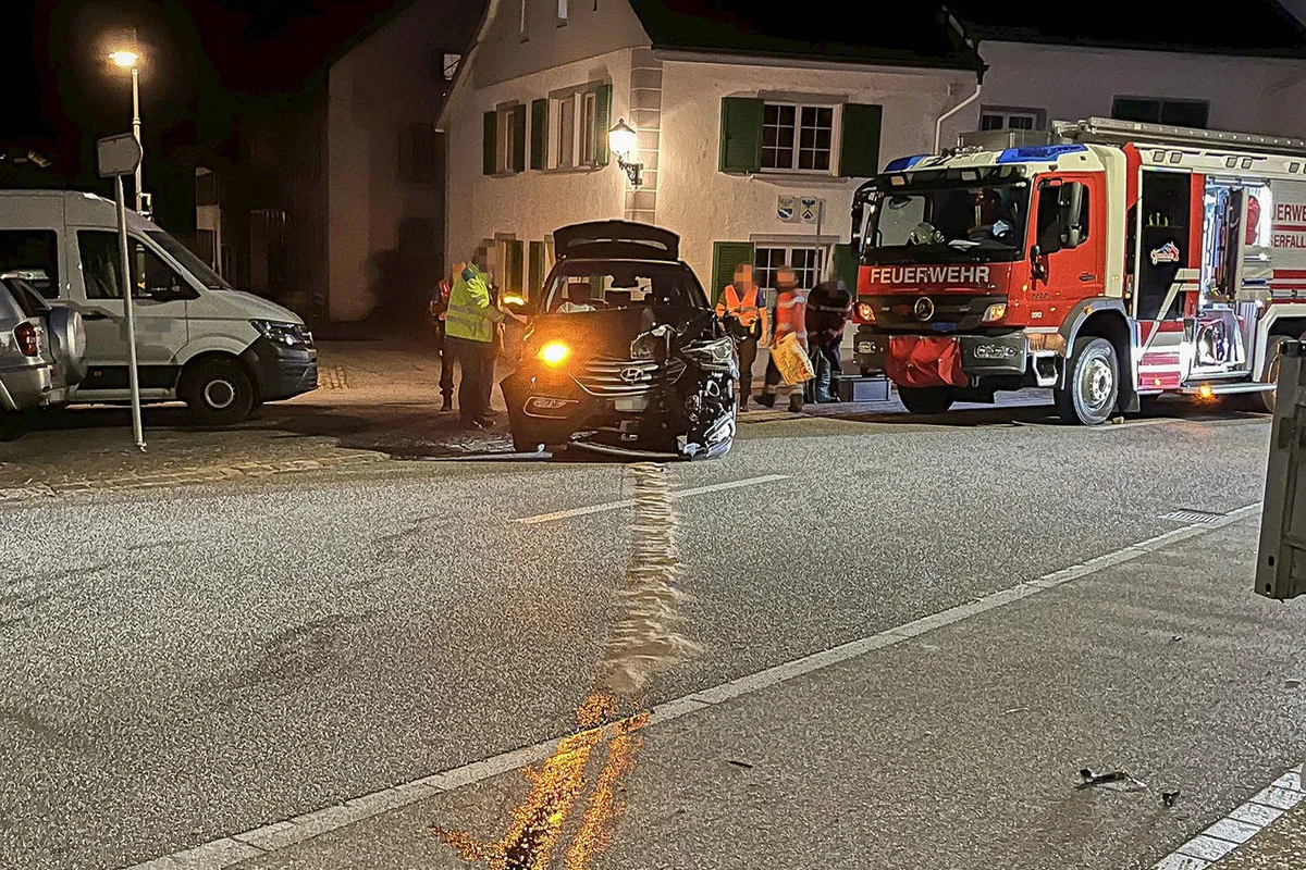 Reigoldswil BL - Hyundai bei heftigem Unfall massiv beschädigt