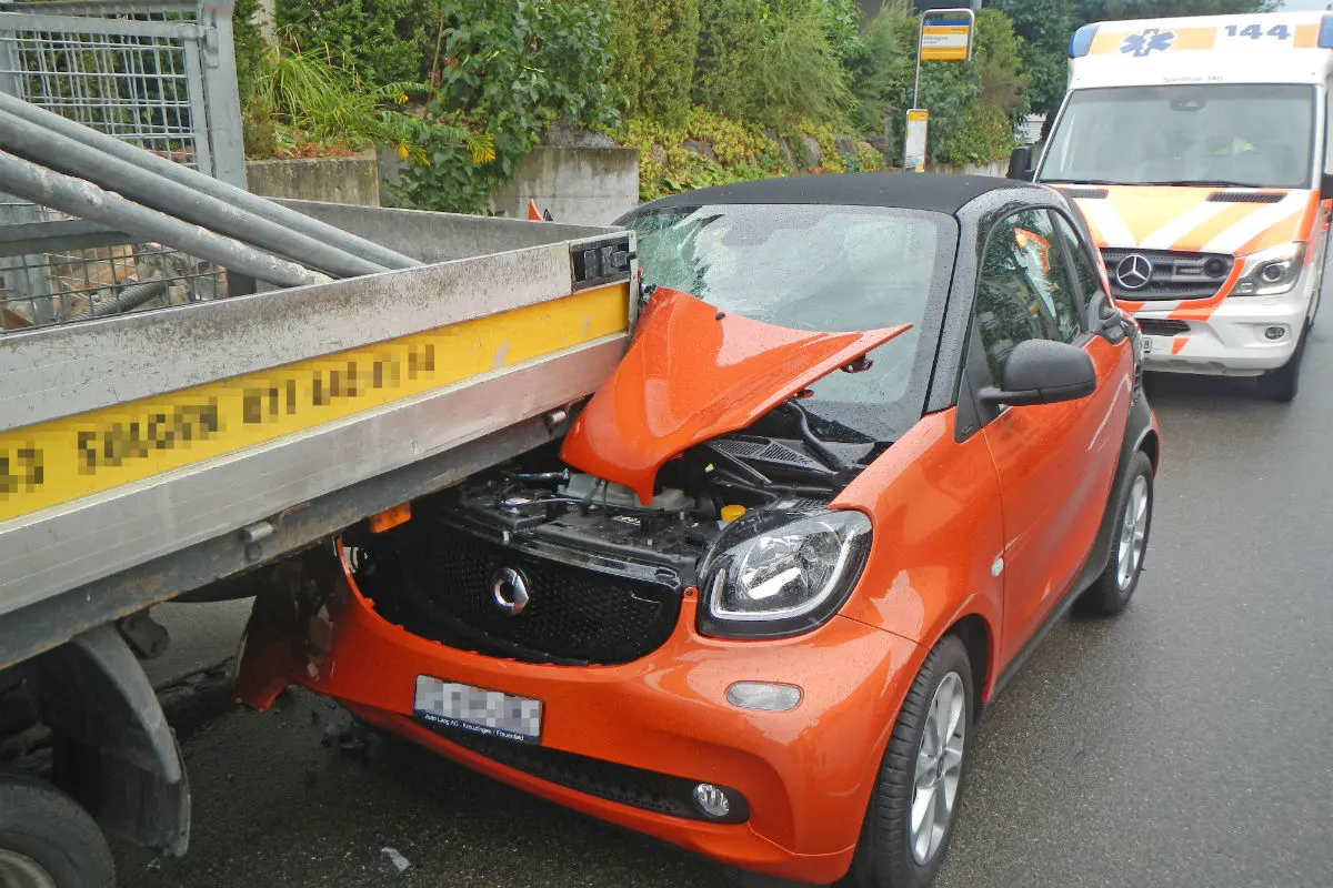 Weinfelden TG - Autofahrerin prallt in Lieferwagen
