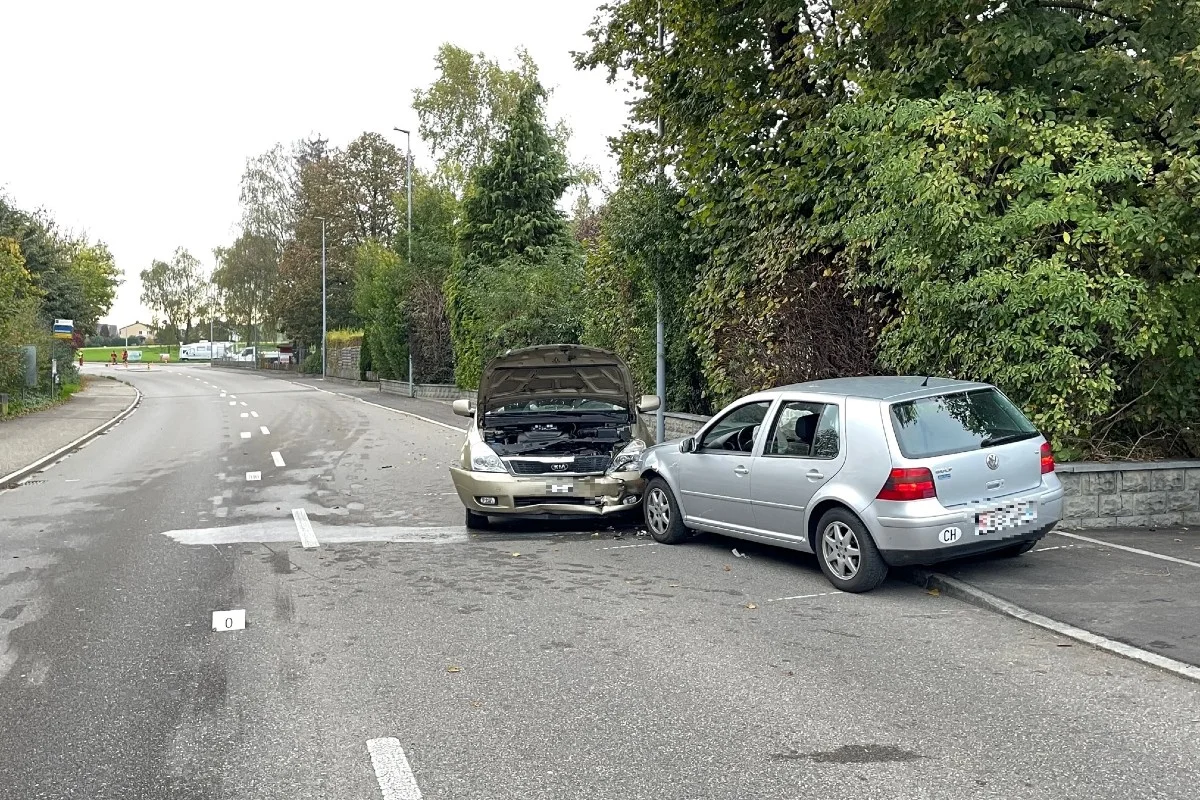 Verkehrsunfall in Oberwenningen ZH - Drei Verletzte Personen, eine davon schwer