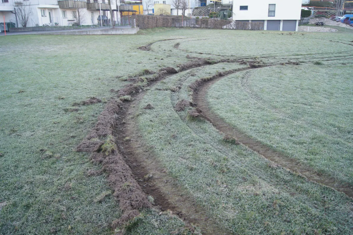Menzingen ZG - Offroad-Fahrt dank Zeugenhinweis geklärt