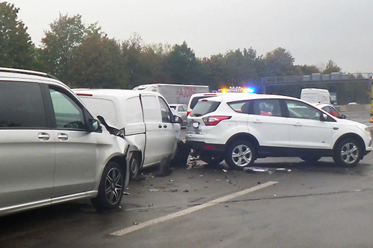 5 Verletzte Personen in Ratingen - Verkehrsunfall mit mehreren Fahrzeugen