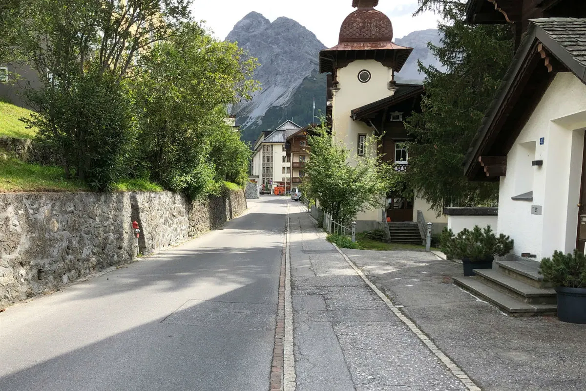 Arosa GR - Zu zweit mit Fahrrad unterwegs und gestürzt