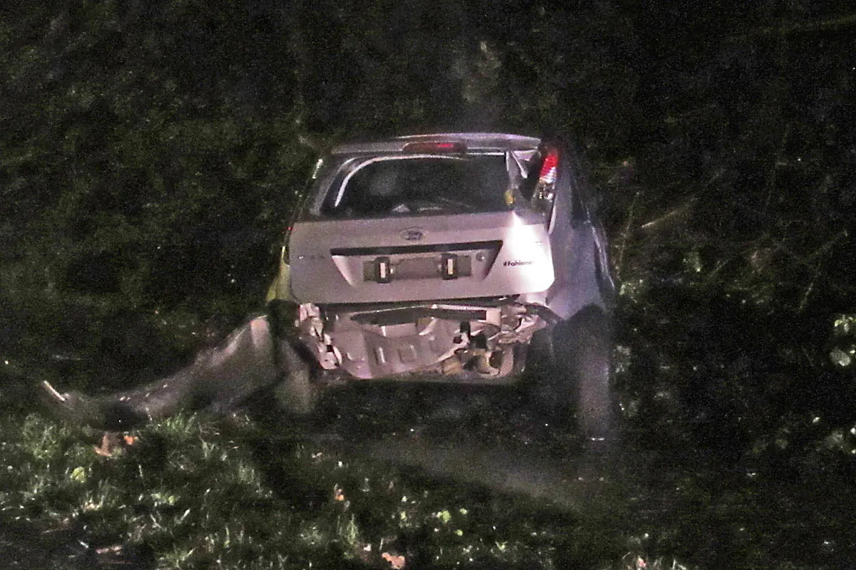 Unfall in Mettmann - Auf dunkler und regennasser Fahrbahn die Kontrolle verloren