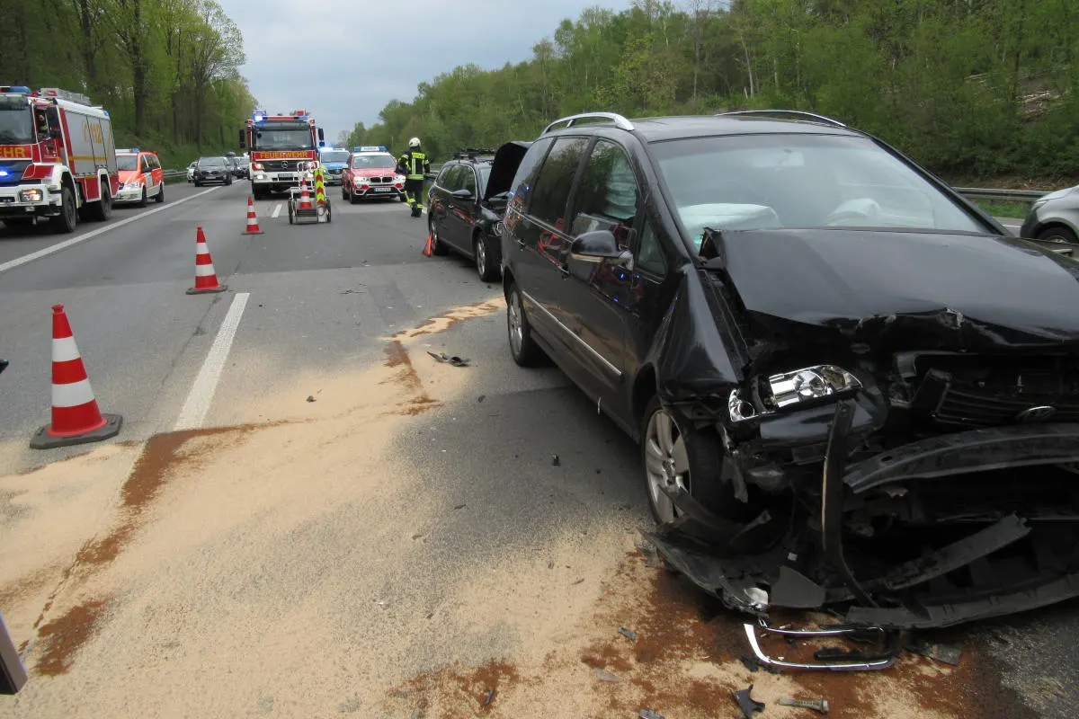 A3 Dinslaken – Auffahrunfall mit mehreren Verletzten auf der Autobahn