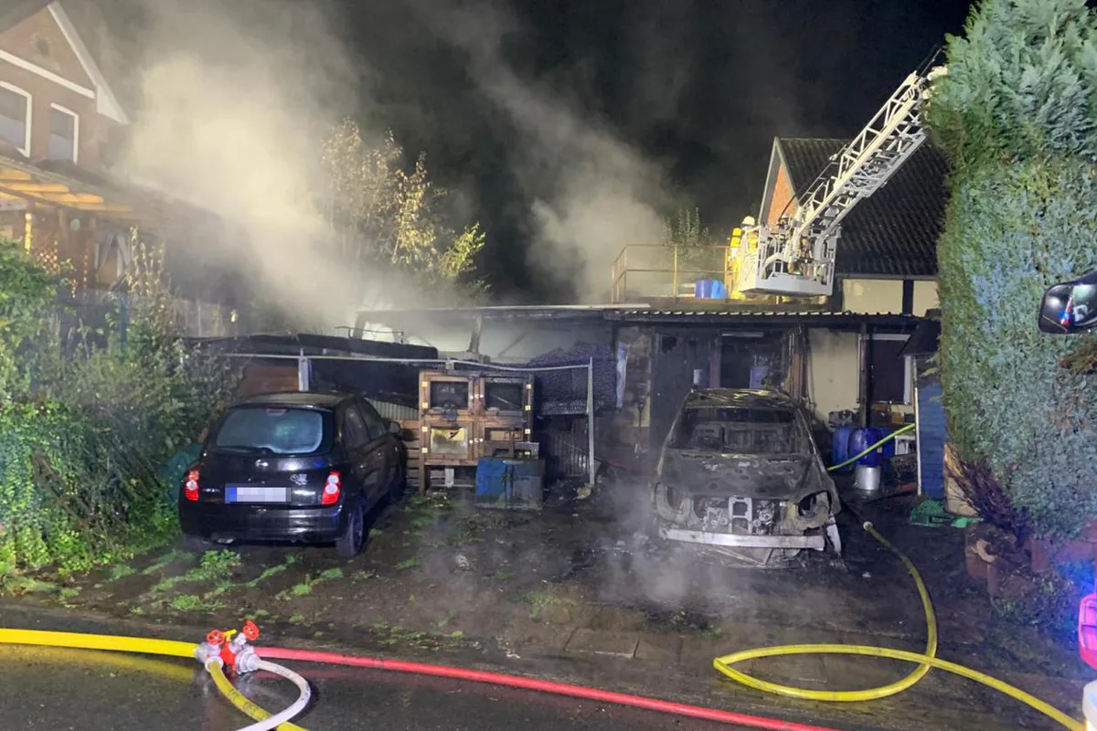 Dörentrup NW – Brand von Anbau und Carport – Zwei Hunde gerettet
