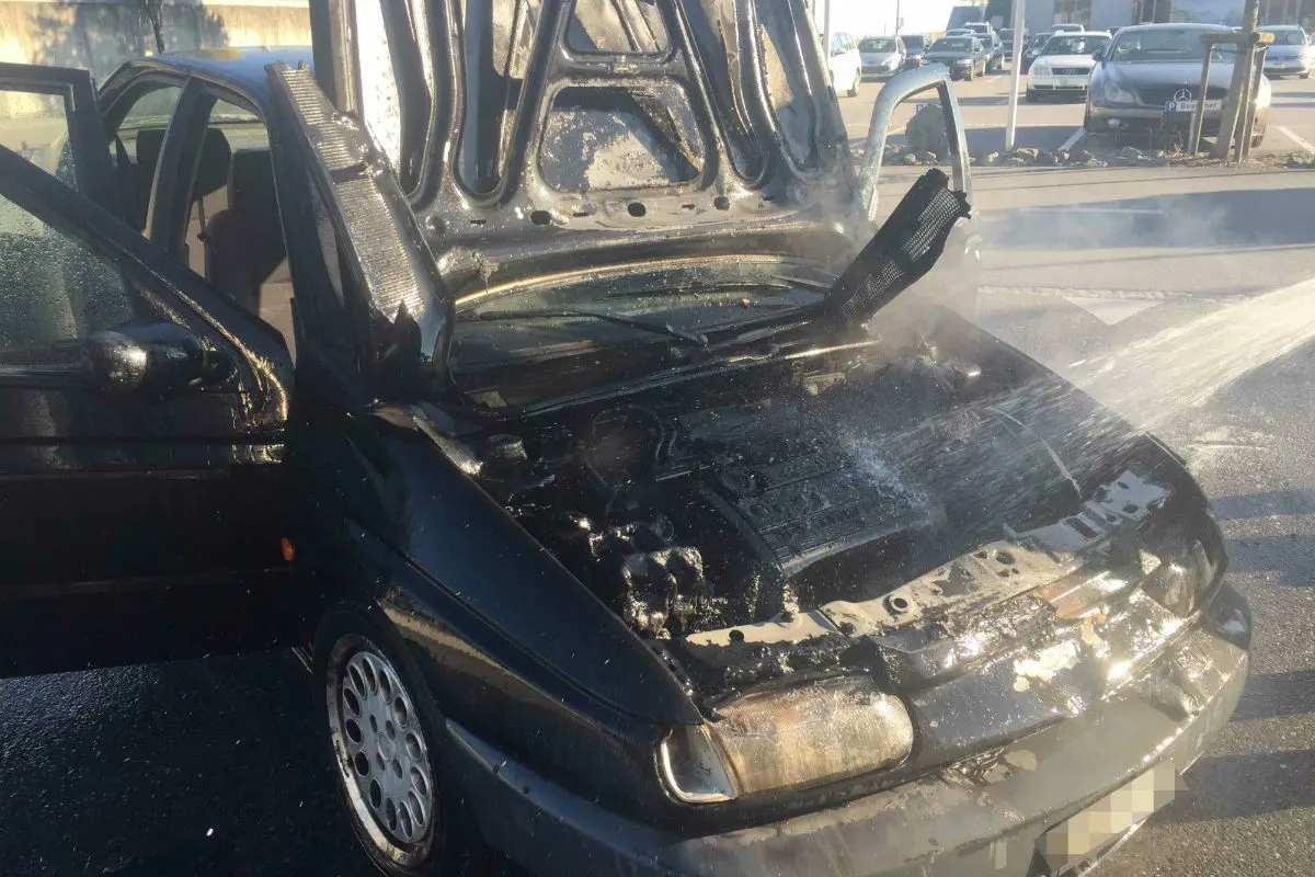 Widnau SG - Auto in Brand geraten