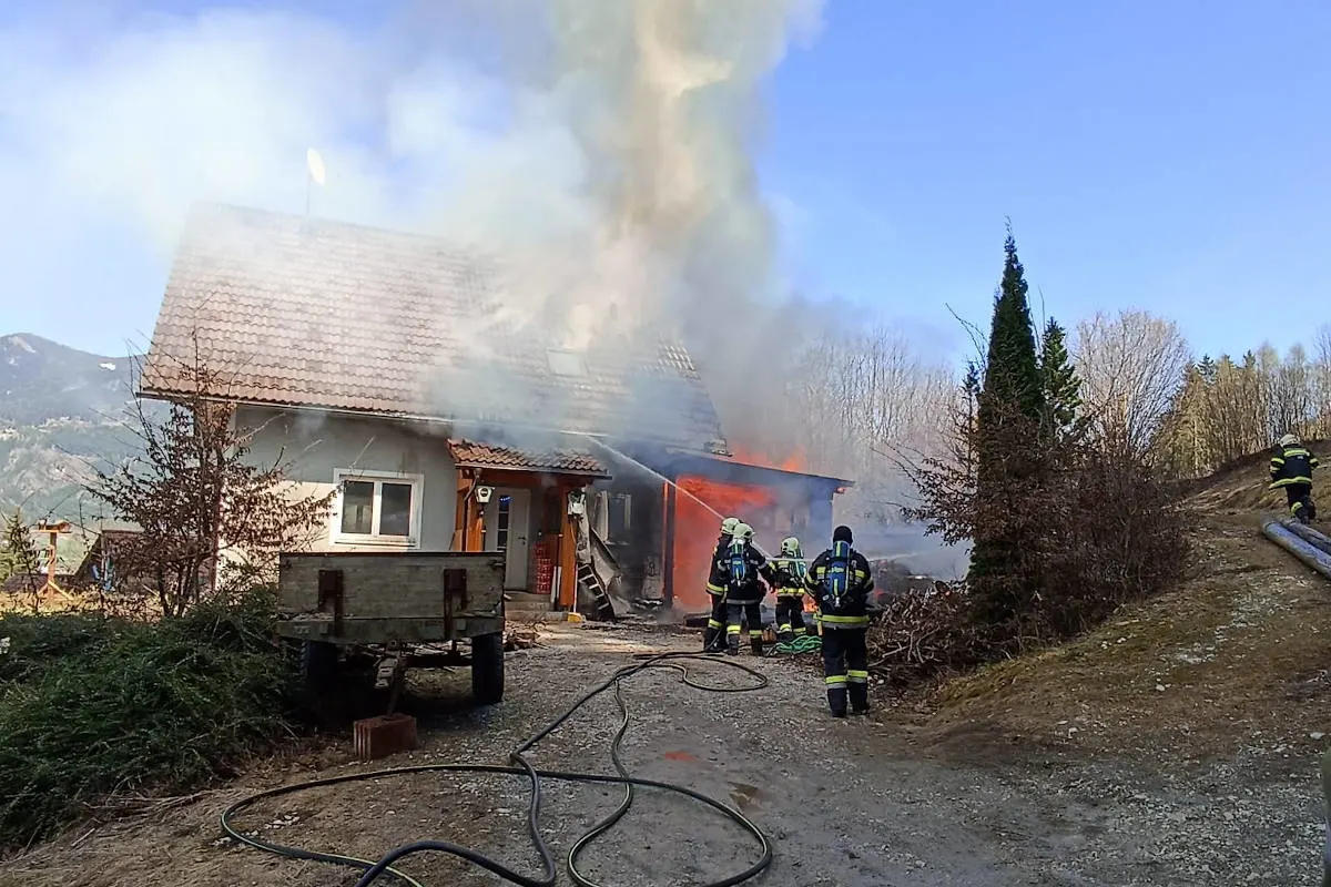 Gaishorn am See – Wohnhaus samt Carport in Brand
