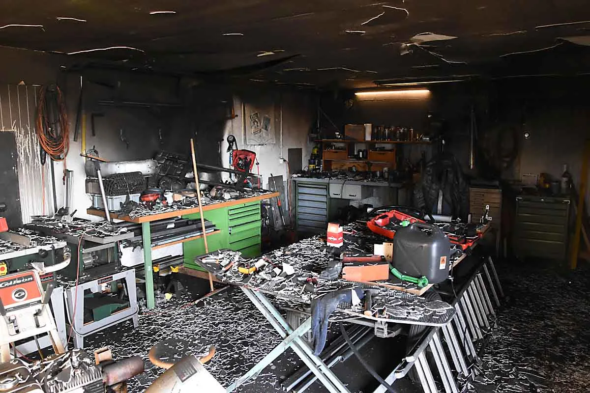 Brand über Nacht in Pfäfers SG - Akku eines Handscheinwerfers löst Brand aus