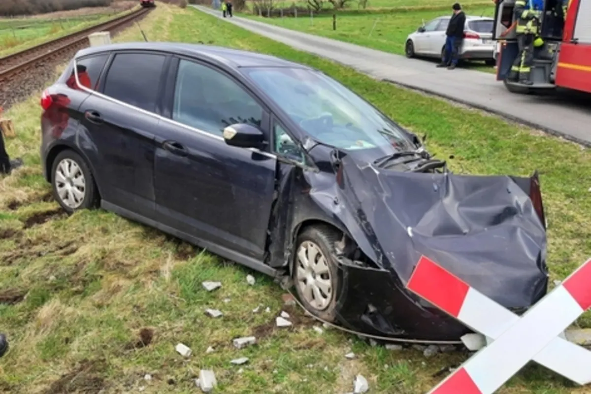 Rosendahl SH - Zug mit Auto kollidiert