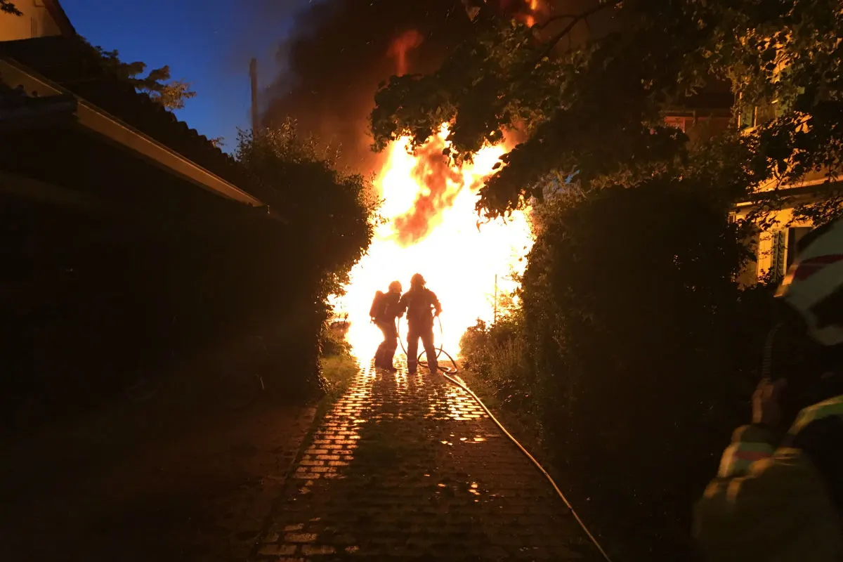 Langenthal BE - Brand zerstört Autounterstand