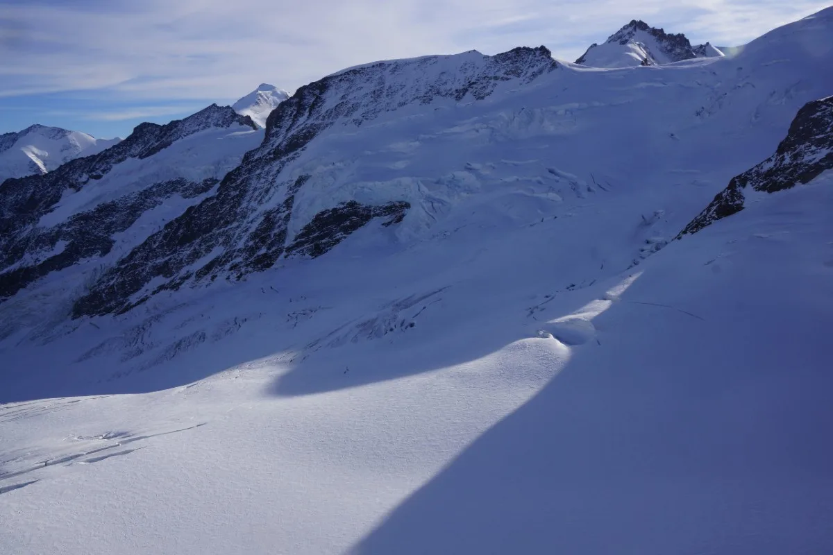 Jungfrauregion BE - 61-jähriger Berggänger in Gletscherspalte gestürzt und verstorben