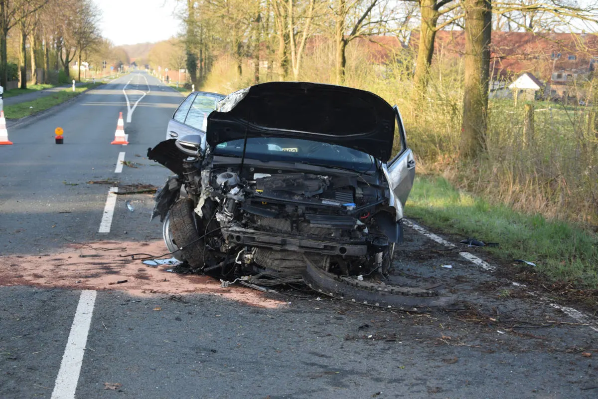 Herford – Fahrer verlässt zu Fuß  den Unfallort