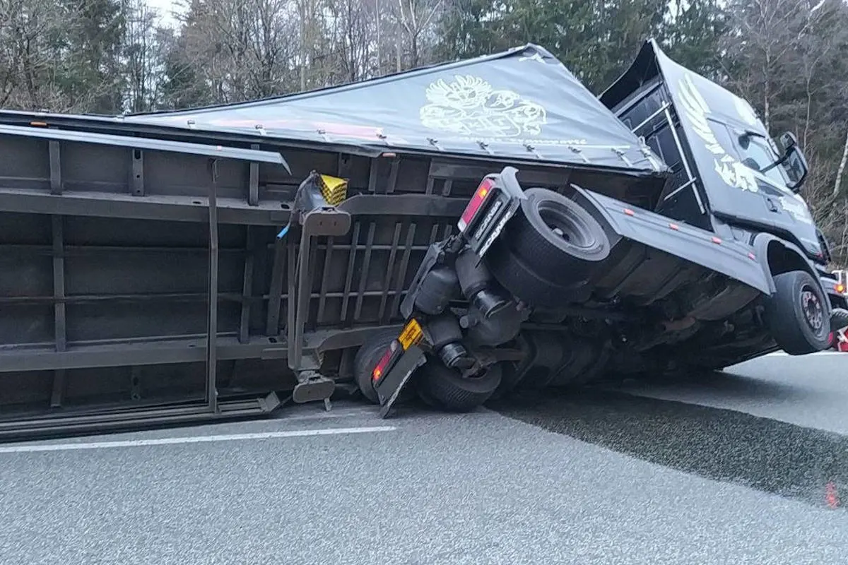 A27 Kirchlinteln – Autobahn nach Unfall für Stunden gesperrt