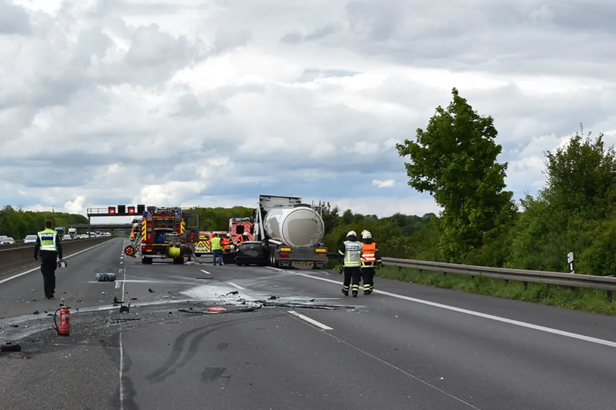 Fünf Schwerverletzte nach Verkehrsunfällen  