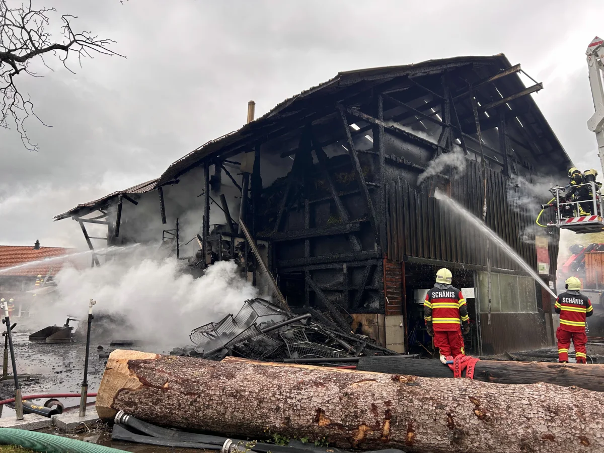 Rufi SG – Scheune bei Brand vollständig zerstört