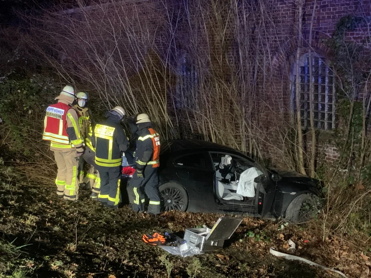 Gladbeck – Von der Fahrbahn abgekommen und in Mauer gekracht